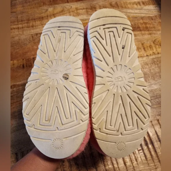 4/$20 UGG Hot Pink Fluffita Platform Sandals - Picture 14 of 16
